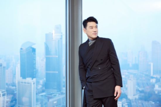 王耀庆联手网红“瑜大公子”直播销售洗面奶