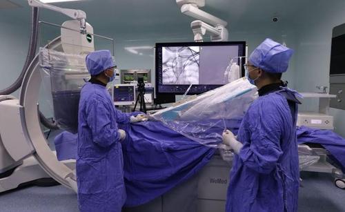 全国首例机器人辅助全脑血管造影手术成功