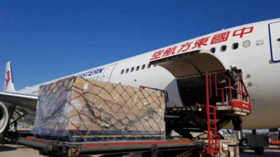 阿里巴巴全球采购医疗物资经东航专机陆续抵沪 