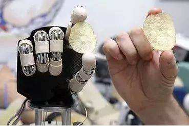 触觉传感器能令机器人“感受”疼痛