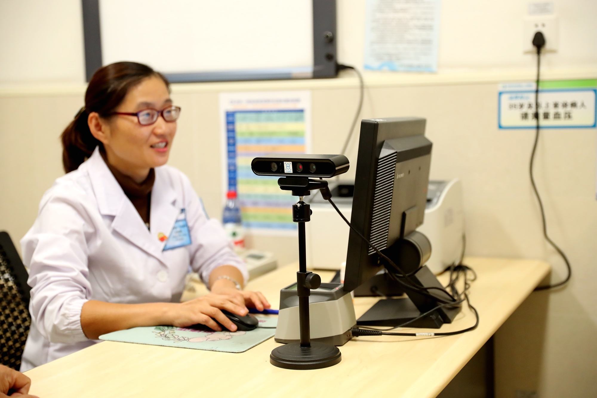 在线本地生活服务比拼什么？