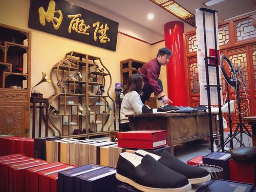 直播4小时进账10万元 北京老字号寻求“突围”