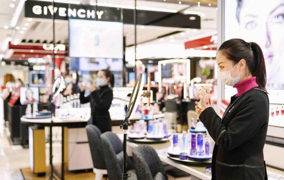 跨境电商再迎利好 中国外贸惠及世界