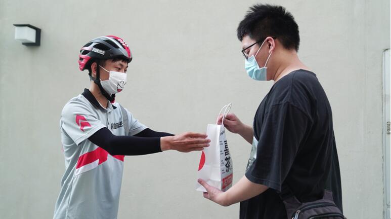 快递行业发出快件超500亿