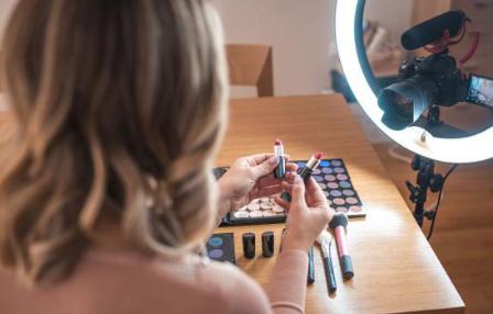 头部主播频翻车 是时候给直播带货降降温？