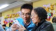 弥合老年“数字鸿沟” 既要速度还要温度