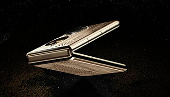 折叠屏手机太火：跑了8家店都没买到