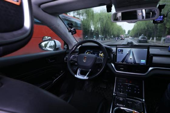 百度获中国首批自动驾驶主驾无人许可，“方向盘后无司机”成为现实