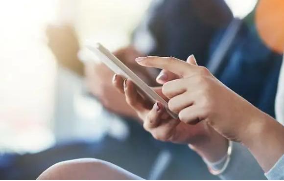 我国网民规模达10.51亿 互联网普及率达74.4%