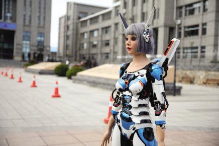 “仙女”机器人借助风和光飞行