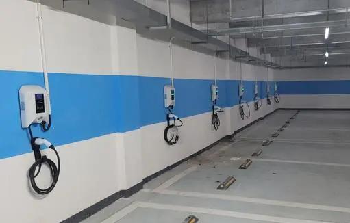 2022年我国充电桩数量同比增长近100%