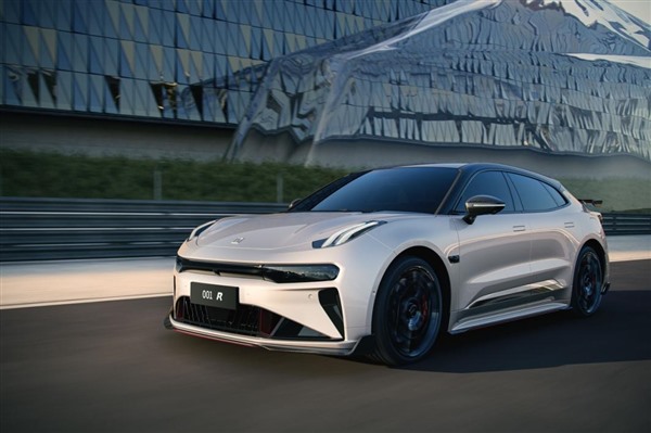 刷新两项世界纪录！极氪连送“百万纯电超跑”极氪001FR