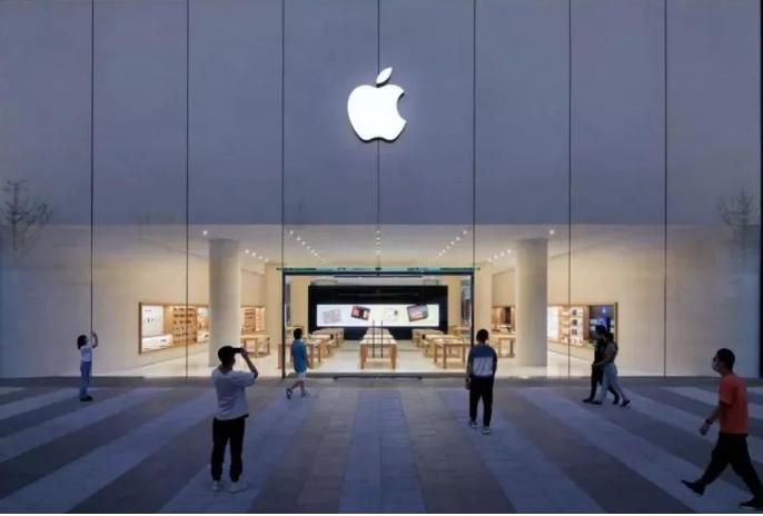 iPhone 15系列在中国市场销售遇冷?苹果命运的齿轮“减速”