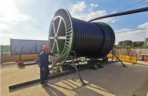超导电缆系统助力解决超大型城市供电难题
