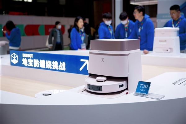 从方形机到灵隙灵动恒贴边技术 科沃斯“卷”向边角清洁 从方形机到灵隙灵动恒贴边技术 科沃斯“卷”向边角清洁