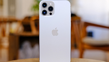 苹果AI成最大驱动iPhone 16出货量提高 10%超 9000 万台