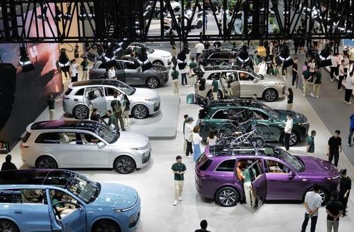 中汽协：11月新能源汽车销量同比增长47.4%