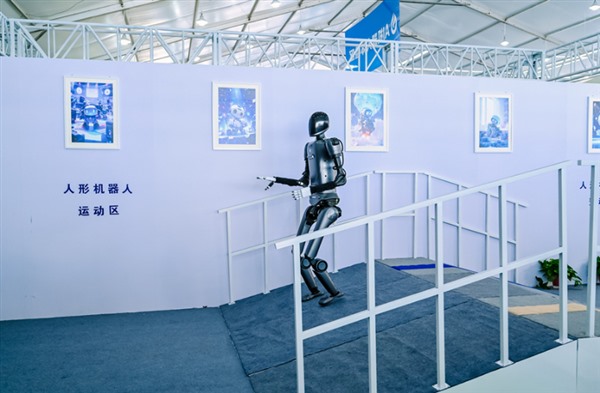车企驶入“人形机器人”赛道的背后
