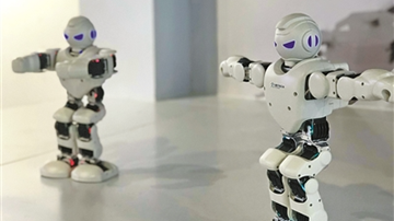 机器人竞争开启“抢人”模式