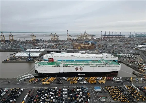 比亚迪连续四季度力压特斯拉 提前锁定全球电动车销冠 比亚迪连续四季度力压特斯拉 提前锁定全球电动车销冠