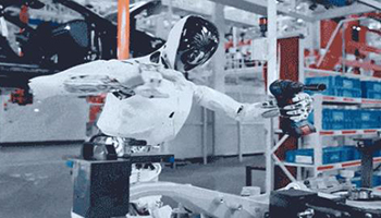 小鹏科技日IRON机器人爆红 具身智能布局藏隐忧