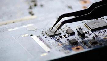 中国AI芯片估值之谜：66亿营收撑起万亿市值？