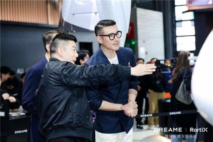 eVTOL真机首秀、AI+飞行机器人“盲飞”挑战、40亿资本加持：RortiX全球首秀“翼展新章”，定义未来低空