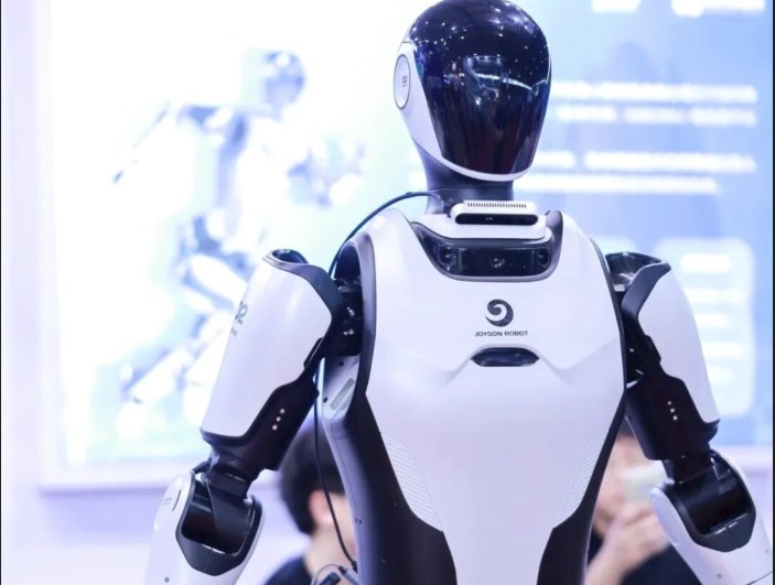 车企为何扎堆进军人形机器人？