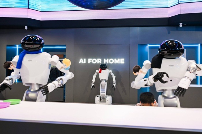 美的家电业务全面AI化，追觅科沃斯隔空再交锋